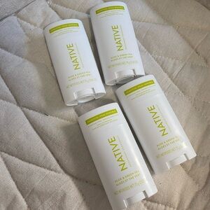 Native Aloe & Green Tea Deodorant Sensitive